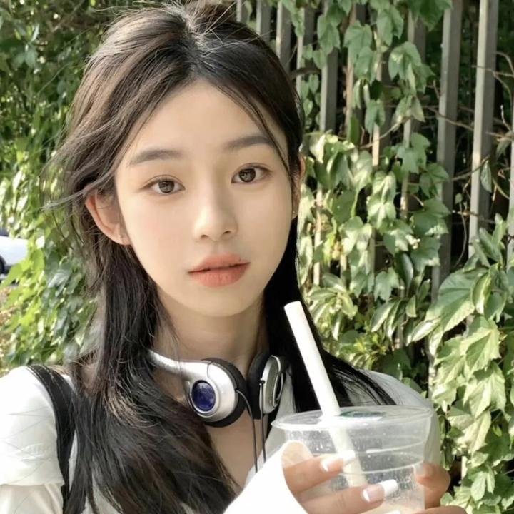 明星离婚传闻离婚传闻疯传，服务器被挤瘫痪，长达一周持续发酵